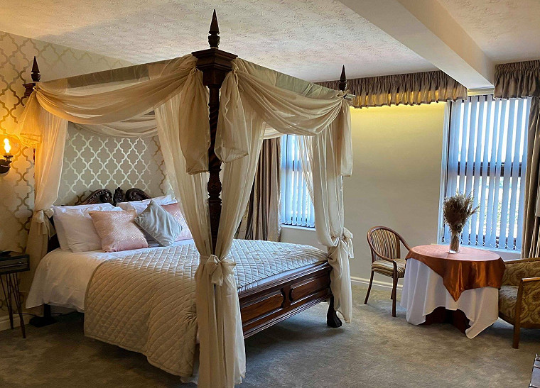 Four Poster Rooms